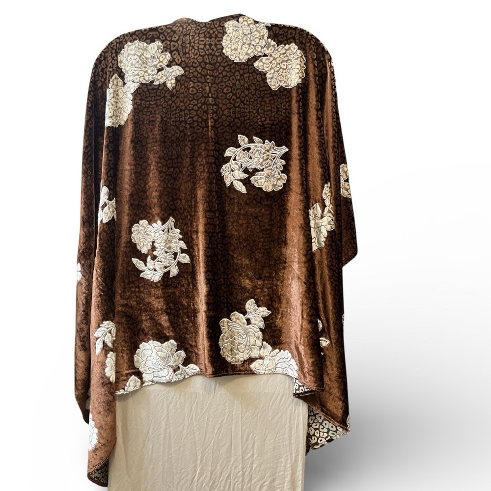 Magic Scarf Chestnut Brown Lined Velvet Ruana With Contrasting Roses - Picture 4 of 6